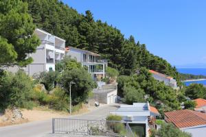 Apartments with parking space Brela, Makarska - 6043