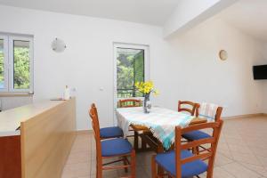 Apartments with parking space Brela, Makarska - 6043