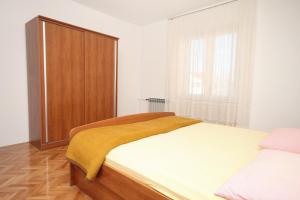 Apartments by the sea Supetar, Brac - 6040