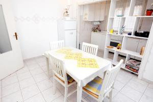 Apartments with WiFi Split - 6028