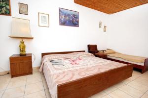 Two-Bedroom Apartment with Terrace and Sea View room in Apartments by the sea Drasnice Makarska - 6051