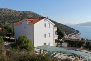 Apartments with a parking space Marina, Trogir - 6014