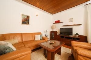 Apartments by the sea Postira, Brac - 6053