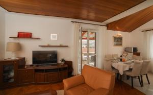 Apartments by the sea Postira, Brac - 6053