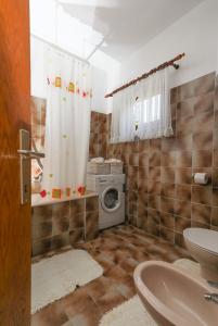 Apartments by the sea Postira, Brac - 6053