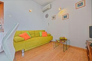 Holiday house with a parking space Postira, Brac - 6052