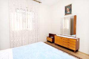 Apartments by the sea Arbanija, Ciovo - 6062