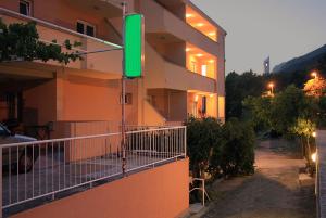 Apartments and rooms by the sea Tucepi, Makarska - 6058 