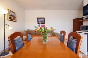 Seaside apartments with a swimming pool Nin, Zadar - 6153