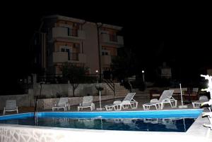 Seaside apartments with a swimming pool Posedarje, Novigrad - 6162