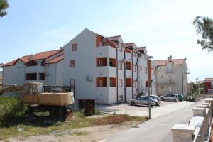 Apartments with a parking space Vodice - 6183 