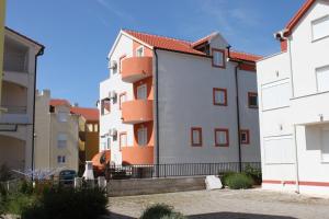 Apartments with a parking space Vodice - 6183 