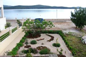 Apartments by the sea Zaboric, Sibenik - 6097