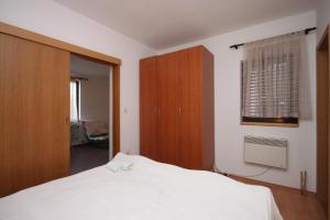 Apartments with a parking space Sukosan, Zadar - 6122