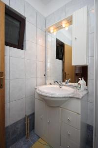 Apartments with a parking space Sukosan, Zadar - 6122