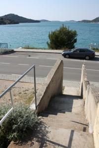 Apartments by the sea Tisno, Murter - 6106