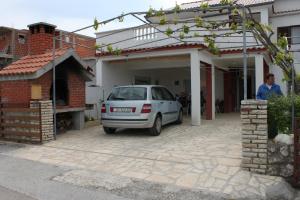 Apartments with a parking space Ljubac, Zadar - 6141