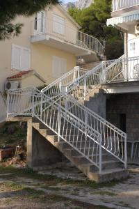 Apartments with a parking space Medici, Omis - 7483