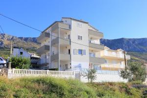 Apartments with a parking space Mali Rat Omis  7482