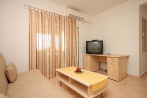 Apartments for families with children Stinjan, Pula - 7423