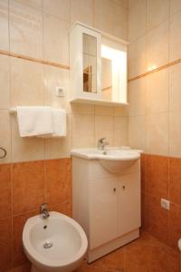 Apartments for families with children Stinjan, Pula - 7423