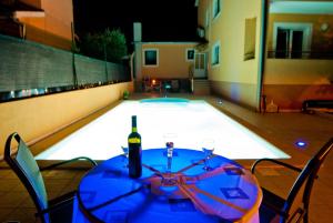 Family friendly apartments with a swimming pool Vinkuran, Pula - 7444