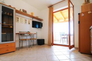 Apartments with a parking space Ravni, Labin - 7450