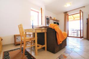 Apartments with a parking space Ravni, Labin - 7450