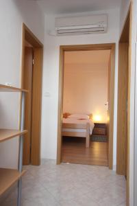 Apartments with a parking space Strmac, Labin - 7402