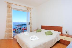 Apartments by the sea Mimice, Omis - 7522