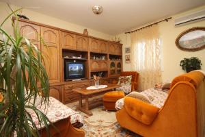 Three-Bedroom Apartment with Terrace and Sea View room in Apartments by the sea Arbanija Ciovo - 7545
