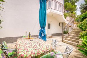 Apartment Arbanija 7543a