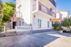 Apartment Arbanija 7543a