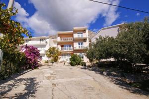 Apartments by the sea Duce, Omis - 7576 