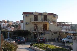 Family friendly apartments with a swimming pool Seget Vranjica, Trogir - 7559