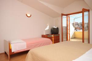 Family-friendly apartments with swimming pool Seget Vranjica, Trogir - 7559