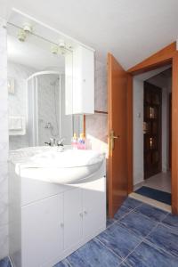 Family-friendly apartments with swimming pool Seget Vranjica, Trogir - 7559