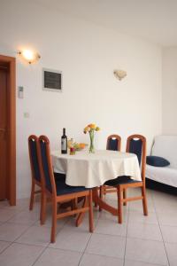Family-friendly apartments with swimming pool Seget Vranjica, Trogir - 7559