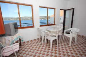 Family-friendly apartments with swimming pool Razanj, Rogoznica - 7606