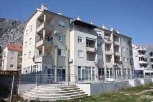 Apartments by the sea Omis - 7577