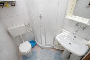 Apartments with a parking space Peroj, Fazana - 7516