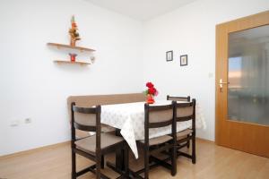 Apartments with a parking space Peroj, Fazana - 7516