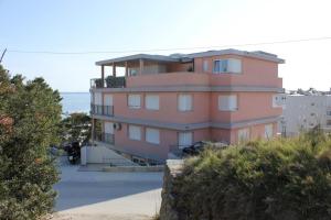 Apartments with a parking space Split - 7590 