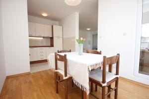 Apartments with a parking space Split - 7590