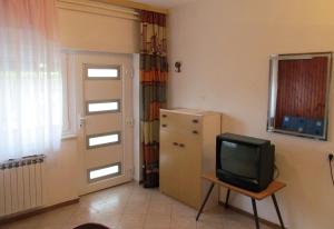 Apartments with parking space Pula - 7647