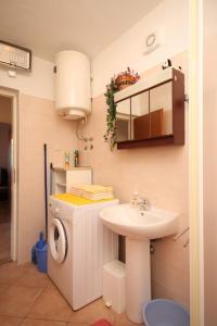 Apartments with a parking space Presika, Labin - 7617