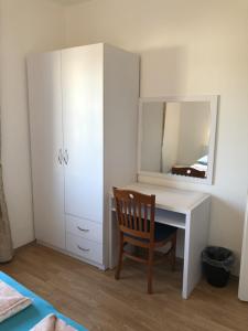 Apartments with parking space Rab - 12383