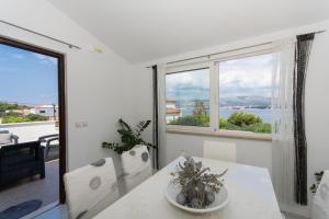 Apartments by the sea Okrug Gornji, Ciovo - 6078