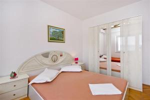 Apartments by the sea Dugi Rat, Omis - 7575