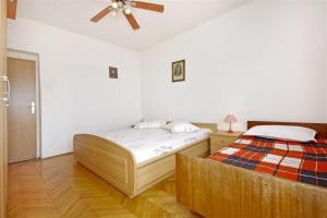 Apartments by the sea Dugi Rat, Omis - 7575